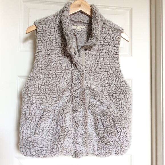 Francesca’s Miami | Gray Marissa Sherpa Vest Small - Picture 3 of 5